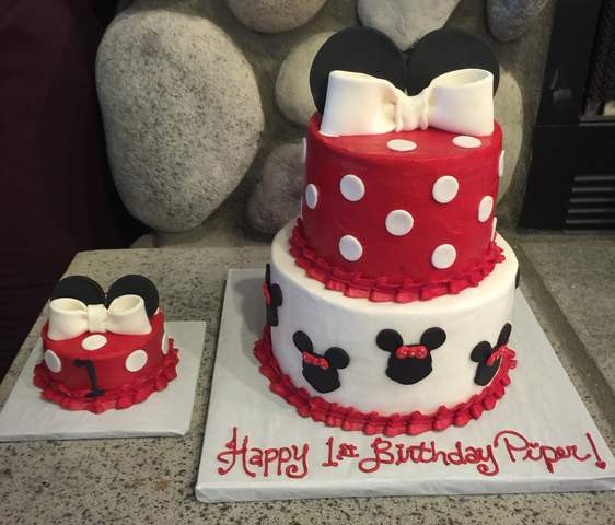 Minnie with smash cake