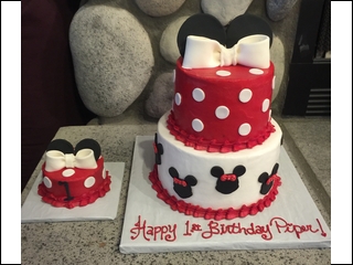 Minnie with smash cake