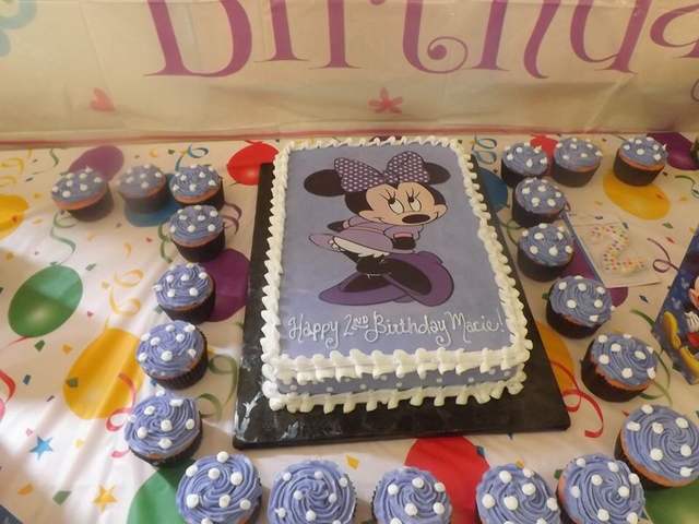 Purple Minnie with cupcakes